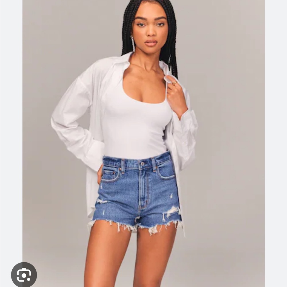 Abercrombie mid-rise denim mom shorts in medium blue wash